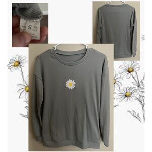Long sleeve shirt with daisy
